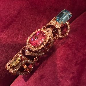 MAWI Duchess Articulated ring.